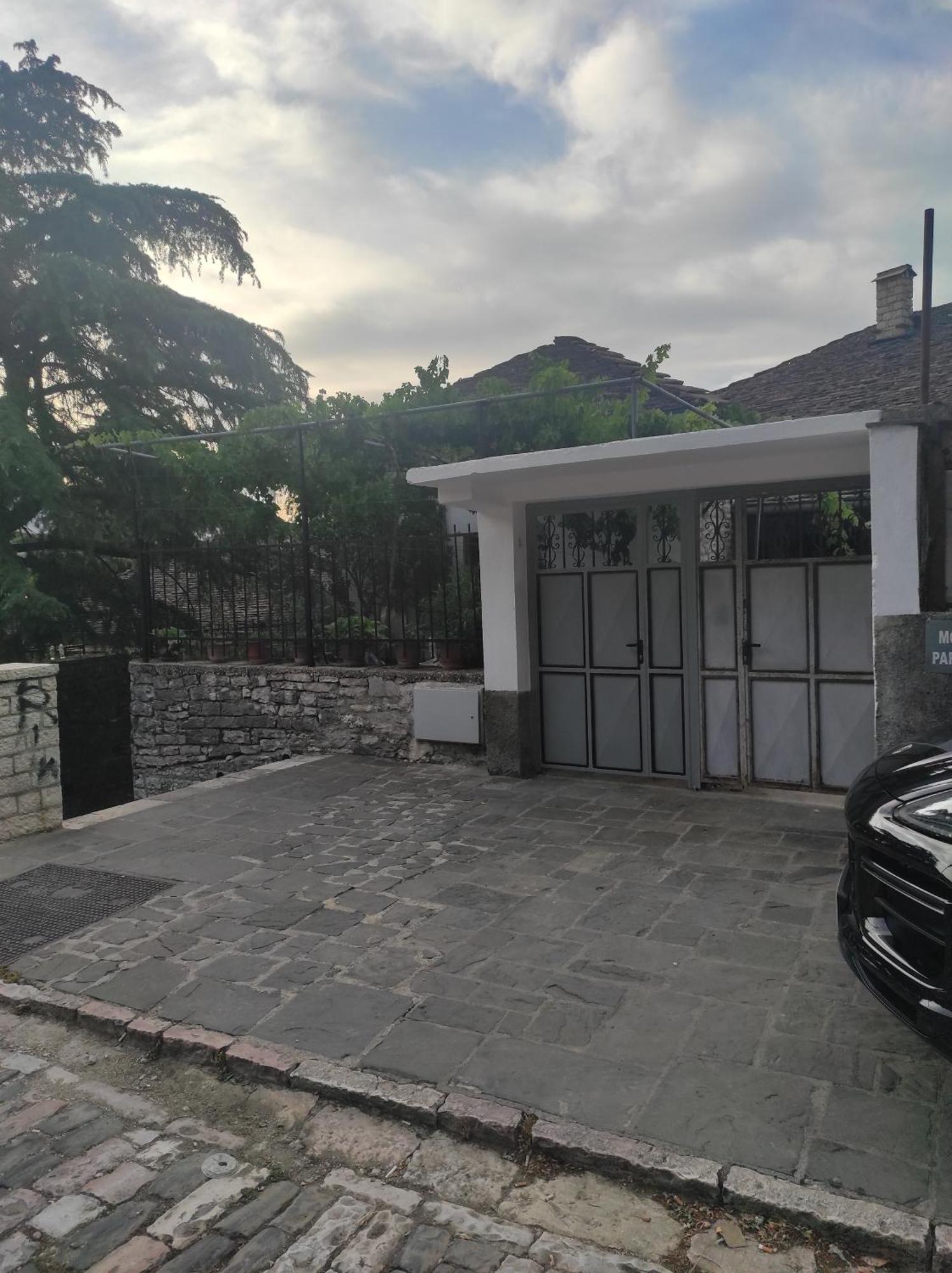 Xheison Apartment Gjirokastër 外观 照片